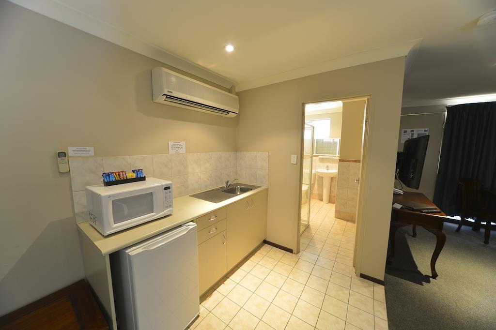 Wattle Grove Motel Perth Room photo